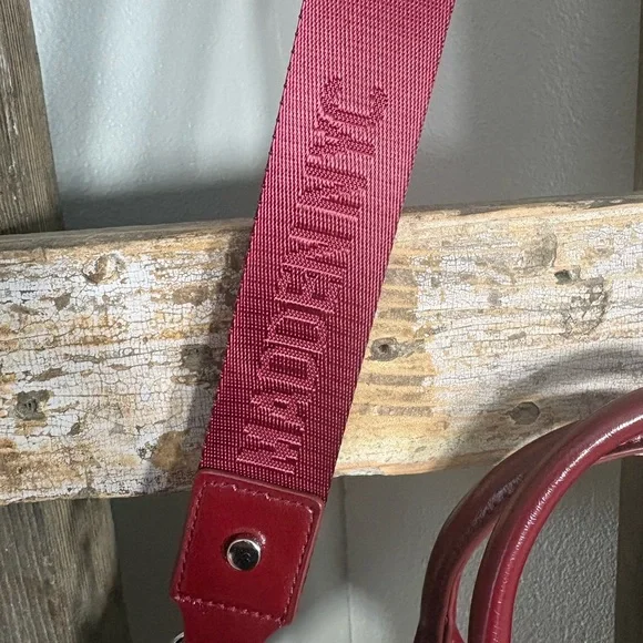 Steve Madden Burgundy shoulder Tote Bag with coin purse - Picture 5 of 10